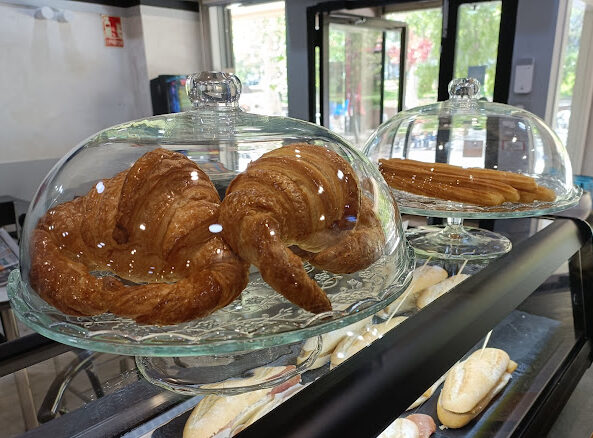 caribe park cruasán. desayunos cafés y tardeo